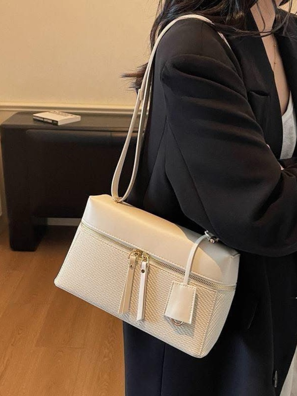 Women's Cream Textured Crossbody Vanity Bag 2-in-1 - Picture 4 of 5